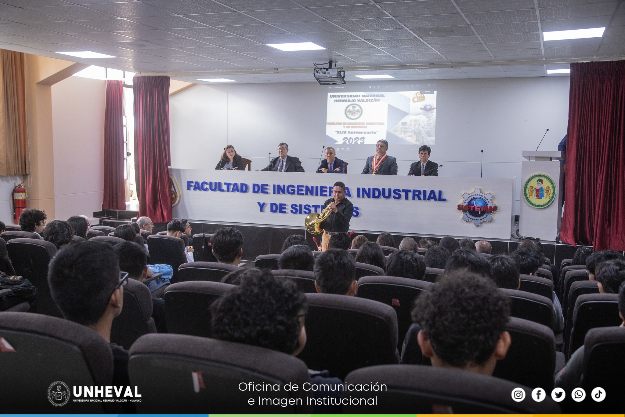 Aniversario XLIV de la creación de la Facultad de Ingeniería Industrial y Sistemas