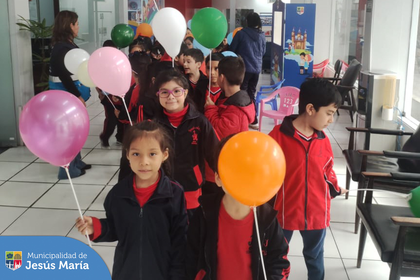 📚 Los pequeños disfrutaron del maravilloso mundo de los libros 📙 en un espacio lleno de color y diversión. 🌈
☝🏻 ¡Recuerda! Puedes coordinar la visita de tu centro educativo, llamando al 982863253.
📌 Centro Cultural - Av. Horacio Urteaga 535
⏰ De lunes a viernes de 9:00 a 1:00 p.m. y de 2:00 a 5:00 p.m.