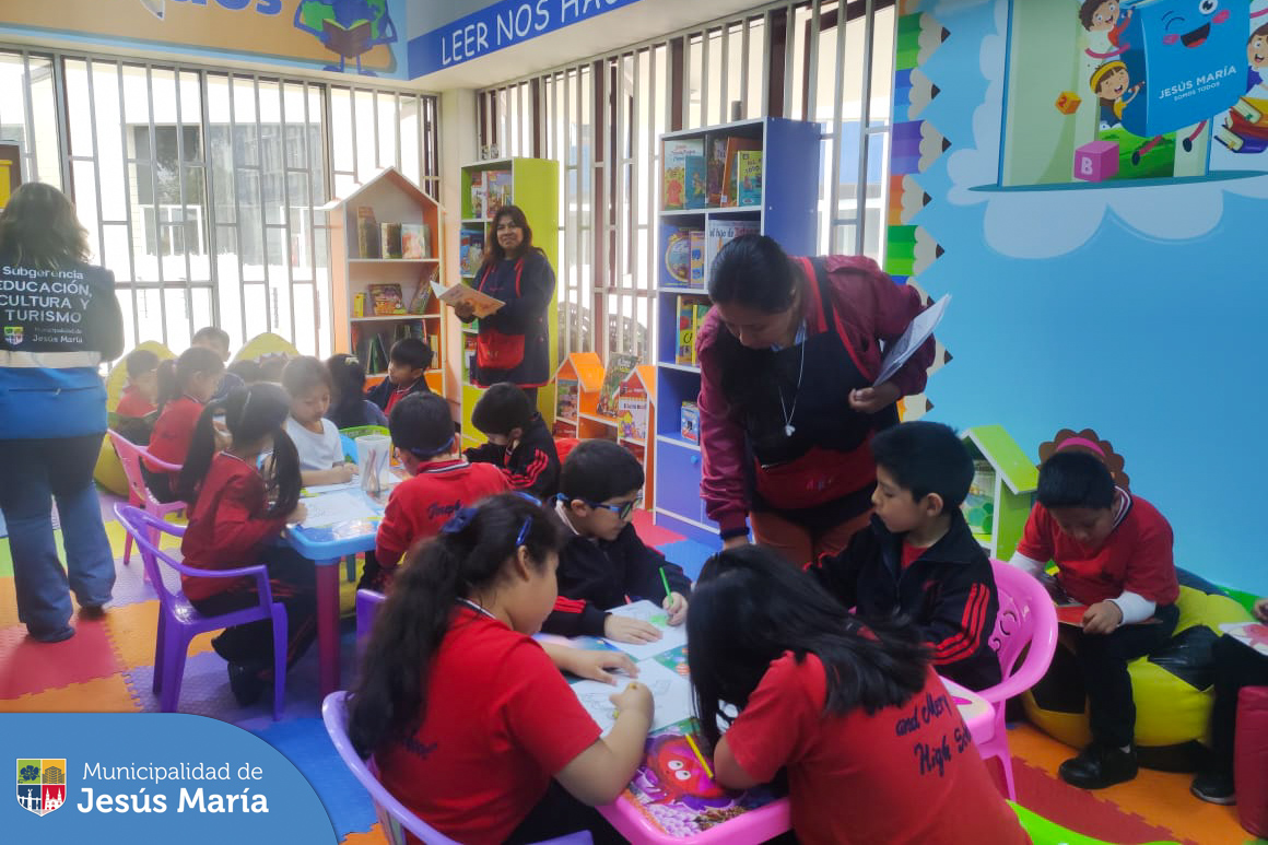 📚 Los pequeños disfrutaron del maravilloso mundo de los libros 📙 en un espacio lleno de color y diversión. 🌈
☝🏻 ¡Recuerda! Puedes coordinar la visita de tu centro educativo, llamando al 982863253.
📌 Centro Cultural - Av. Horacio Urteaga 535
⏰ De lunes a viernes de 9:00 a 1:00 p.m. y de 2:00 a 5:00 p.m.