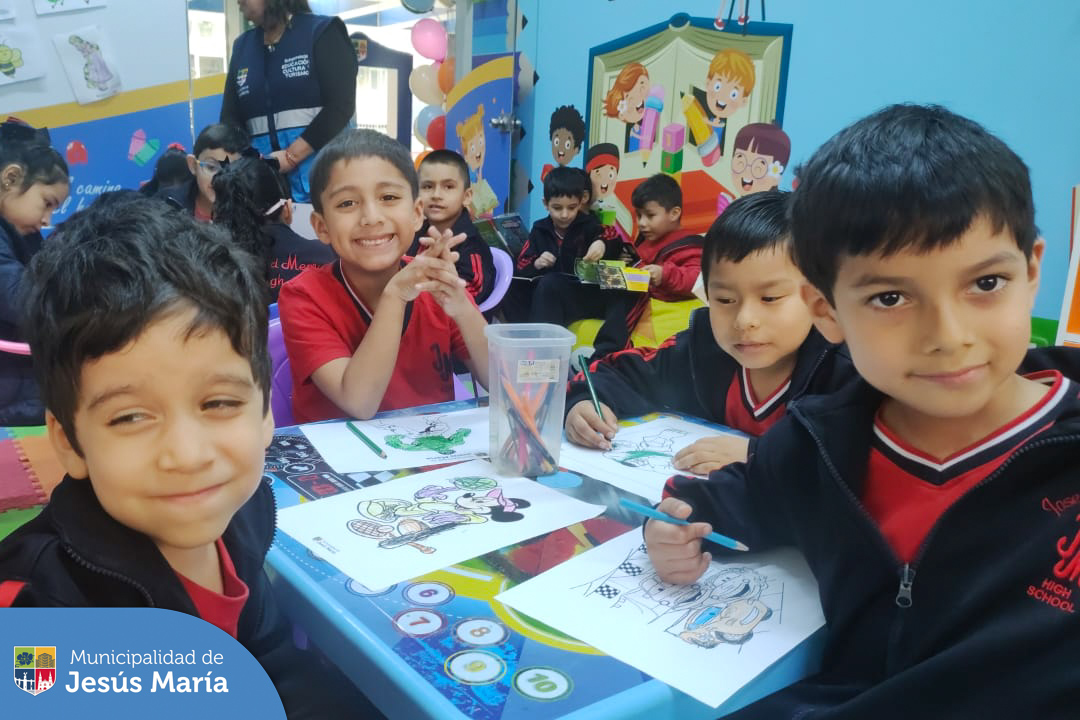 📚 Los pequeños disfrutaron del maravilloso mundo de los libros 📙 en un espacio lleno de color y diversión. 🌈
☝🏻 ¡Recuerda! Puedes coordinar la visita de tu centro educativo, llamando al 982863253.
📌 Centro Cultural - Av. Horacio Urteaga 535
⏰ De lunes a viernes de 9:00 a 1:00 p.m. y de 2:00 a 5:00 p.m.