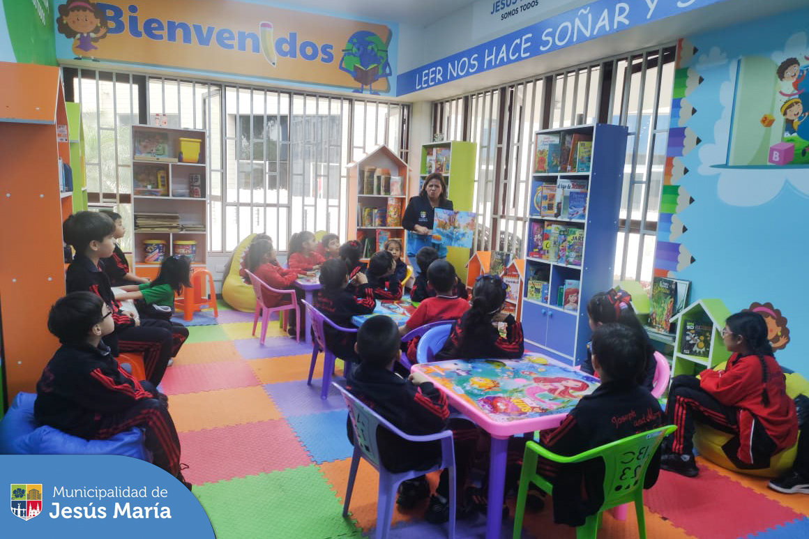 📚 Los pequeños disfrutaron del maravilloso mundo de los libros 📙 en un espacio lleno de color y diversión. 🌈
☝🏻 ¡Recuerda! Puedes coordinar la visita de tu centro educativo, llamando al 982863253.
📌 Centro Cultural - Av. Horacio Urteaga 535
⏰ De lunes a viernes de 9:00 a 1:00 p.m. y de 2:00 a 5:00 p.m.