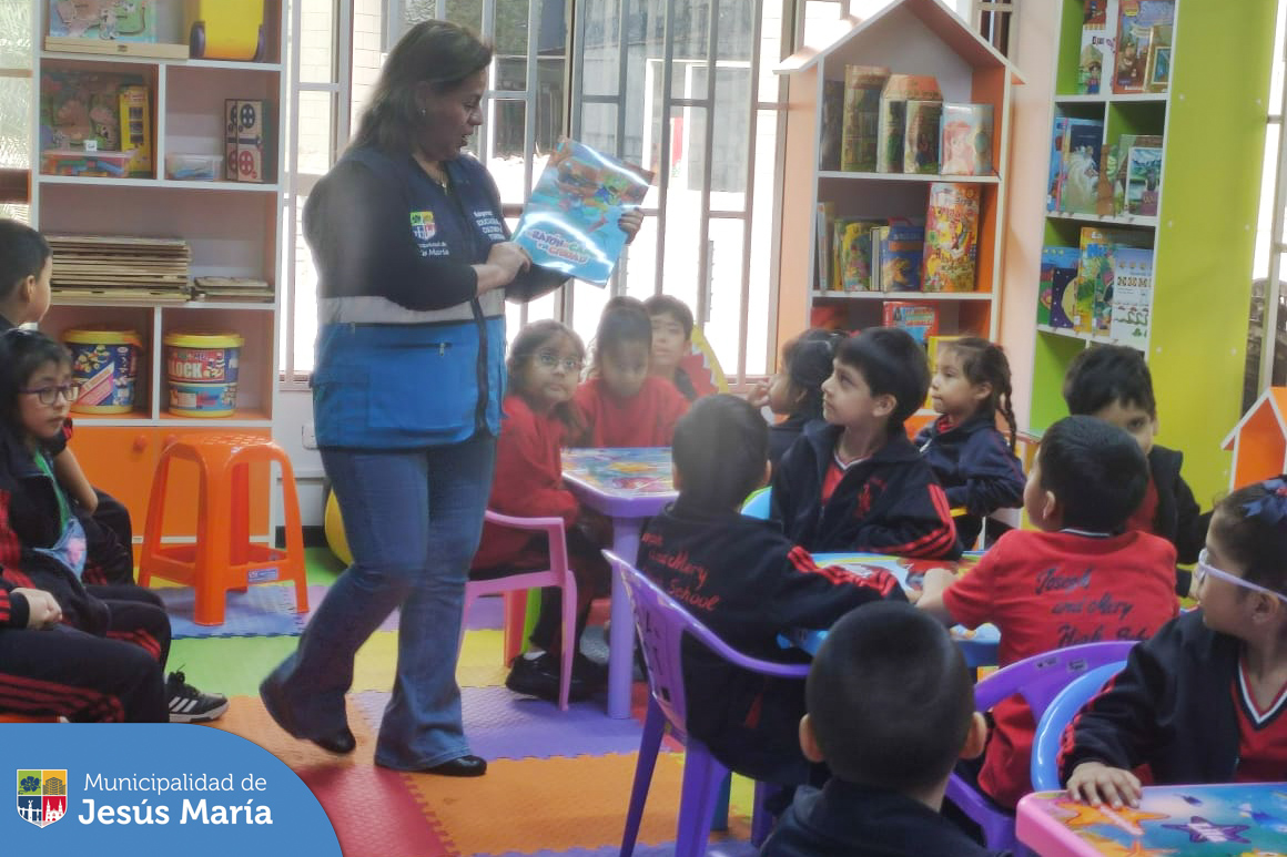 📚 Los pequeños disfrutaron del maravilloso mundo de los libros 📙 en un espacio lleno de color y diversión. 🌈
☝🏻 ¡Recuerda! Puedes coordinar la visita de tu centro educativo, llamando al 982863253.
📌 Centro Cultural - Av. Horacio Urteaga 535
⏰ De lunes a viernes de 9:00 a 1:00 p.m. y de 2:00 a 5:00 p.m.