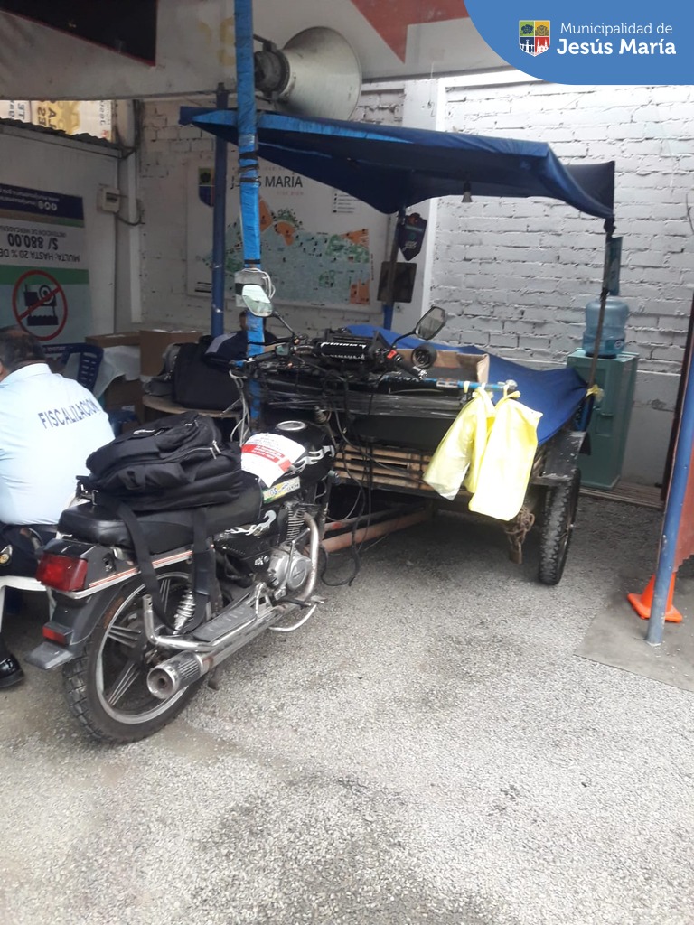 ➡️ Este fin de semana, se realizaron diversos operativos de control y orden para combatir el comercio ambulatorio y recicladores no autorizados en distintas zonas de nuestro distrito.
➡️ Nuestra prioridad es garantizar la seguridad de todos los jesusmarianos, cuidando el entorno y los espacios públicos.