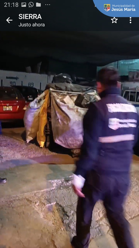 ➡️ Este fin de semana, se realizaron diversos operativos de control y orden para combatir el comercio ambulatorio y recicladores no autorizados en distintas zonas de nuestro distrito.
➡️ Nuestra prioridad es garantizar la seguridad de todos los jesusmarianos, cuidando el entorno y los espacios públicos.