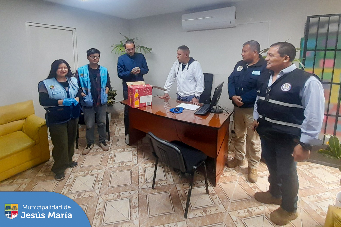 Nuestro equipo de Serenazgo encontró una lechuza de los Arenales en las inmediaciones de la Av. Salaverry. 🌿 Inmediatamente, fue llevada a nuestra base central para su protección, confirmando que el animal se encuentra estable y saludable. 💪
Promoviendo la gestión sostenible de nuestra fauna silvestre, nos comunicamos con @SERFOR, quiénes la recogieron para asegurar su seguridad y bienestar.