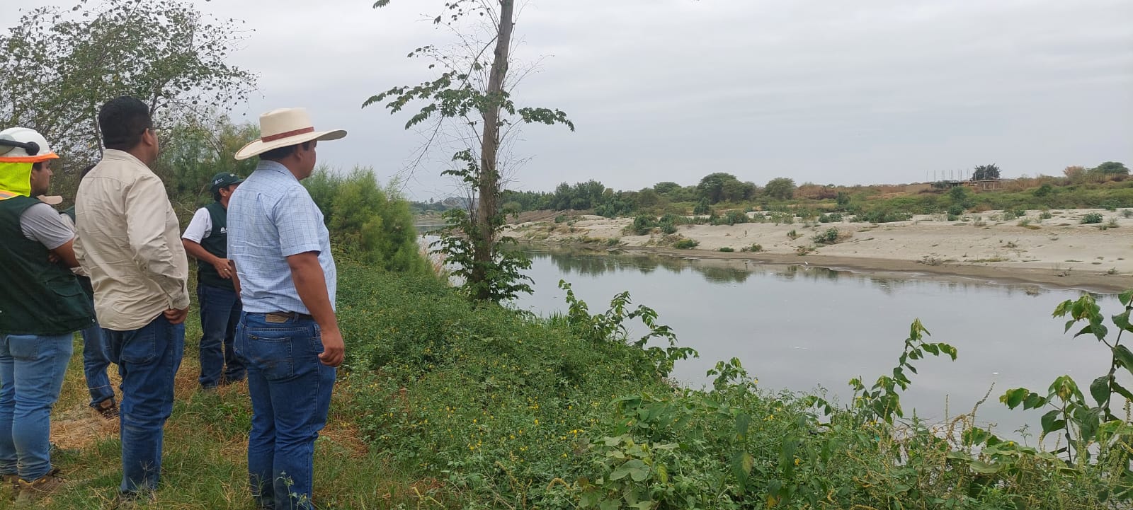 Trabajos de Prevención en El Rio Chira