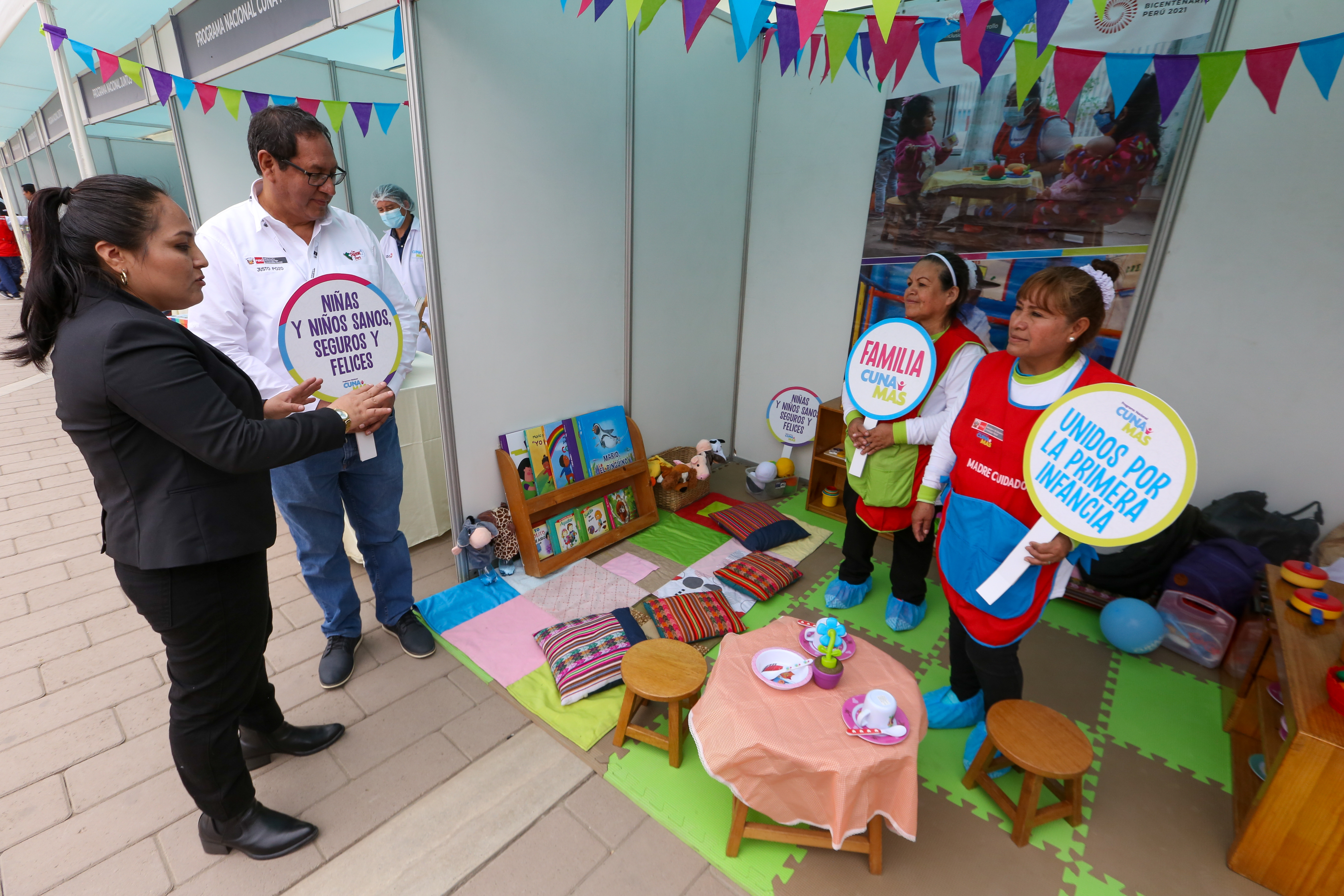 Cuna Más participa con stands informativos en inauguración de la XI Semana de la Inclusión Social