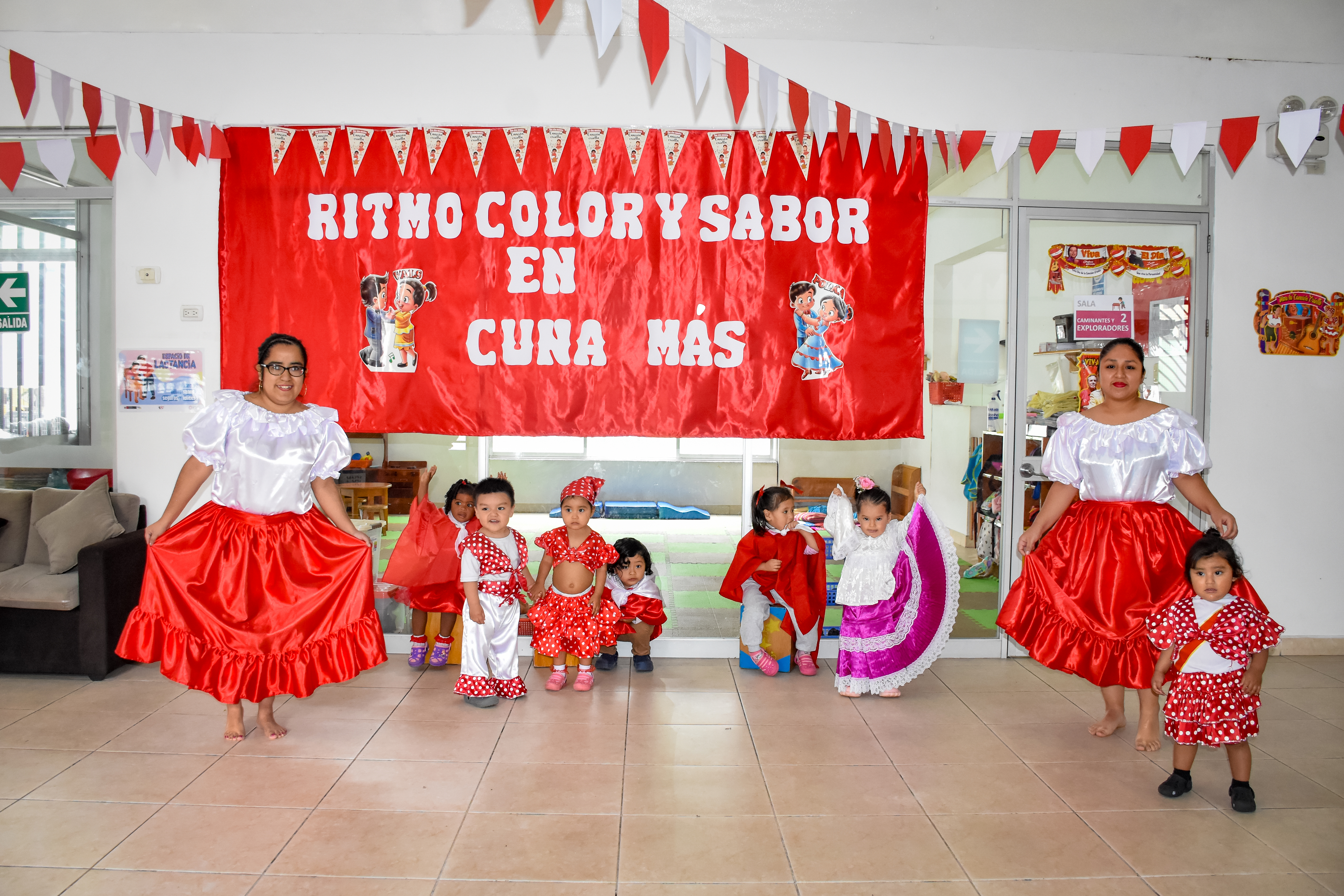 Al ritmo del cajón las madres cuidadoras de Cuna Más acompañan el sano crecimiento de la niñez usuaria