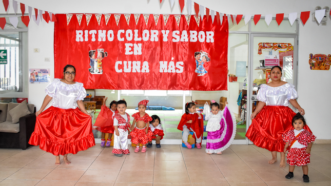 Al ritmo del cajón las madres cuidadoras de Cuna Más acompañan el sano crecimiento de la niñez usuaria