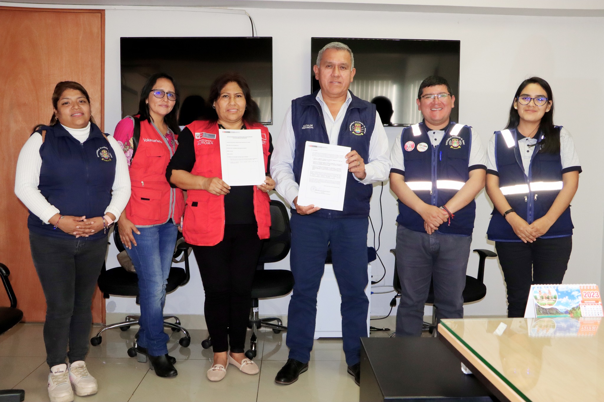 Alcalde provincial firmo compromiso para la ejecución del "Kit de Prevención de la Violencia de Género"