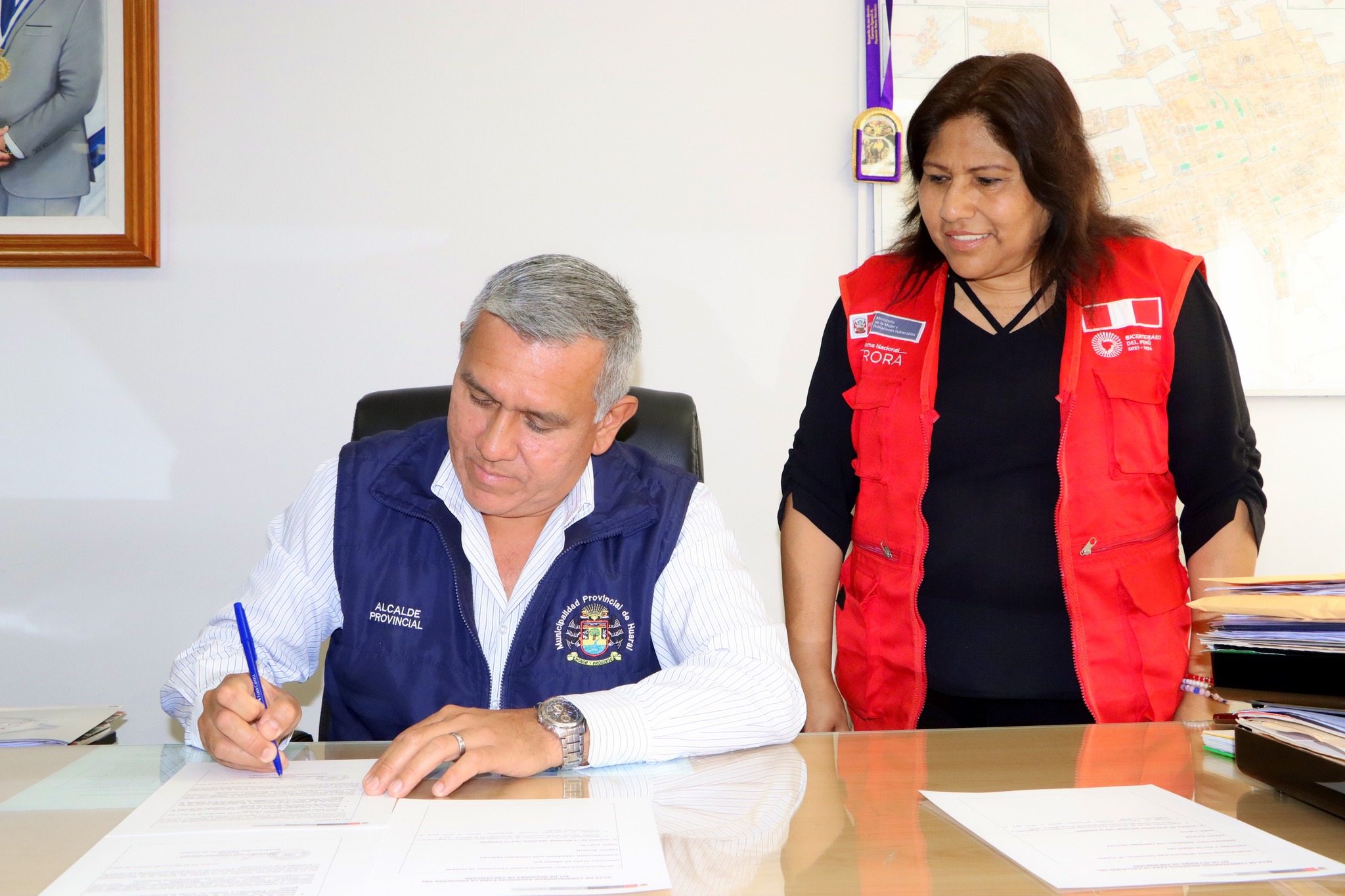 Alcalde provincial firmo compromiso para la ejecución del "Kit de Prevención de la Violencia de Género"