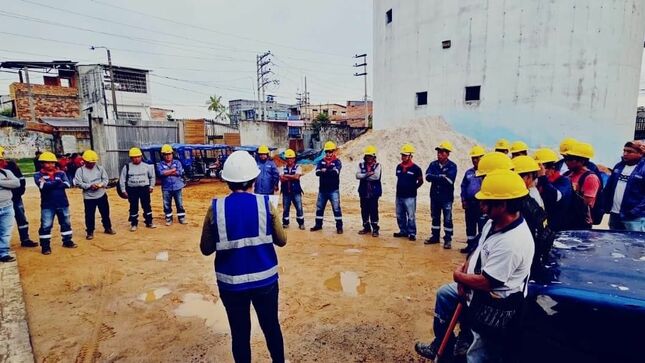 charla sobre Reglas de Seguridad en el Trabajo y reglamento interno al personal de Mantenimiento de Vías y Obras.