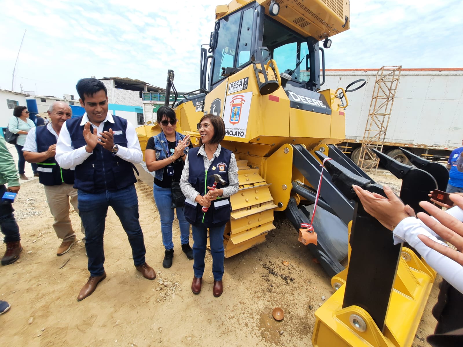 MPCH recibe primera unidad de maquinaria para gestión de residuos en celda transitoria