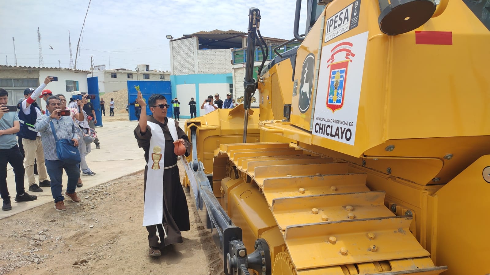 MPCH recibe primera unidad de maquinaria para gestión de residuos en celda transitoria