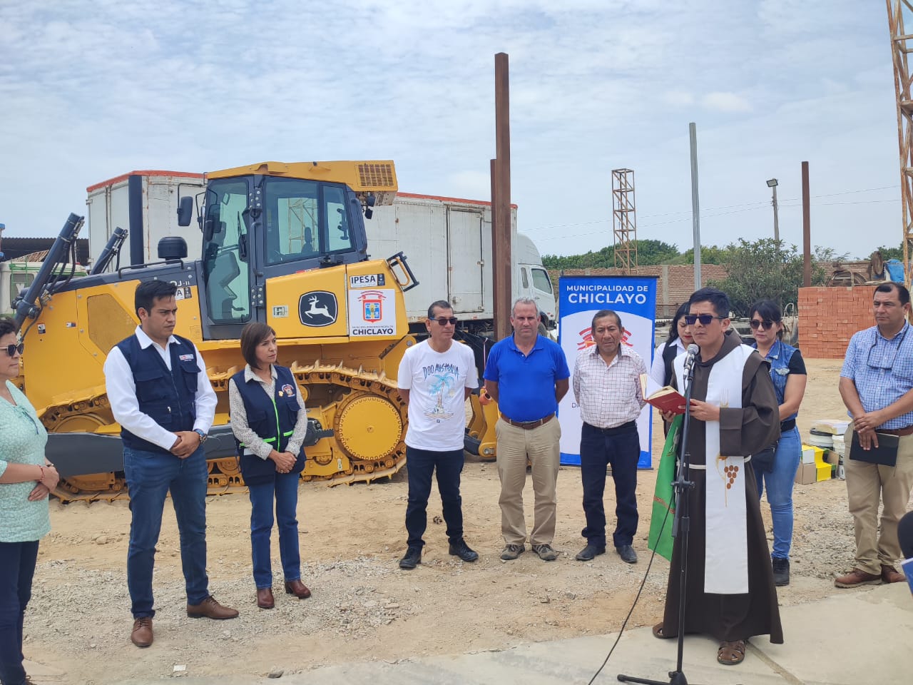 MPCH recibe primera unidad de maquinaria para gestión de residuos en celda transitoria