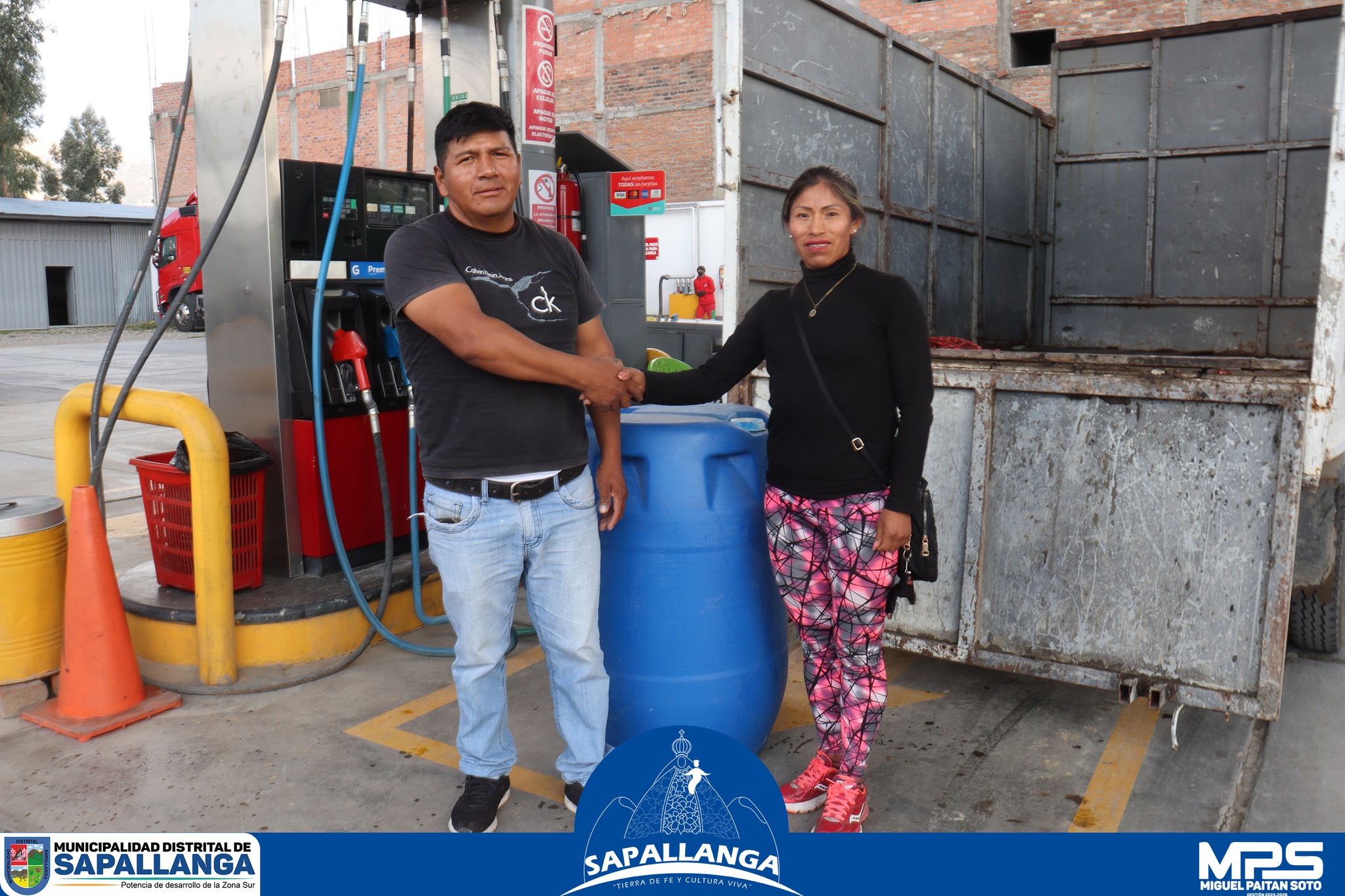Entrega de 500 galones de combustible para mejoramiento y ampliación de vias