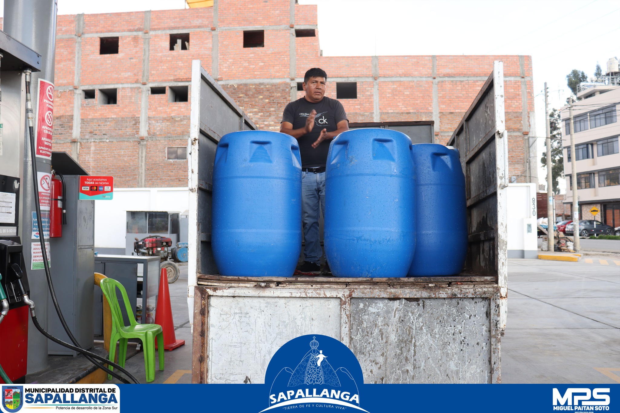 Entrega de 500 galones de combustible para mejoramiento y ampliación de vias