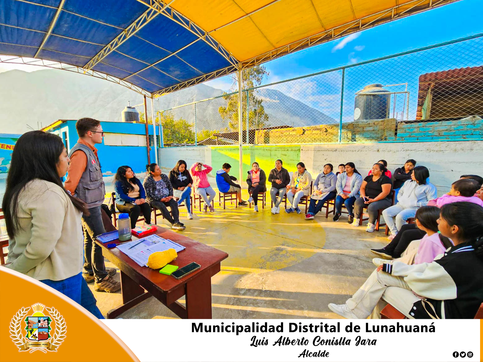 La Municipalidad Distrital de Lunahuaná contando con la presencia de la Regidora Srta. Irene Fiorella Nolazco Sánchez, Jefe de la Unidad de Desarrollo Económico Ing. Edinson Yataco Cuzcano en coordinación con el Cuerpo de Paz Voluntario Santi Kling, se dio inicio al Taller de Empoderamiento a las Mujeres, herramienta que les ayudara empezar un nuevo negocio y fortalecer el crecimiento económico local.
Mencionado taller tiene como objetivo, mejorar la capacidad de las personas para poder administrar su propio dinero, desarrollar la capacidad de las personas para incrementar su potencial emprendedor. Por tanto, son ocho sesiones teóricas utilizando el manual “Mujeres Emprendedoras”.