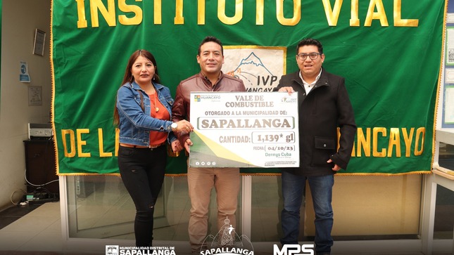 Municipalidad de Sapallanga recibe 1139 galones de combustible