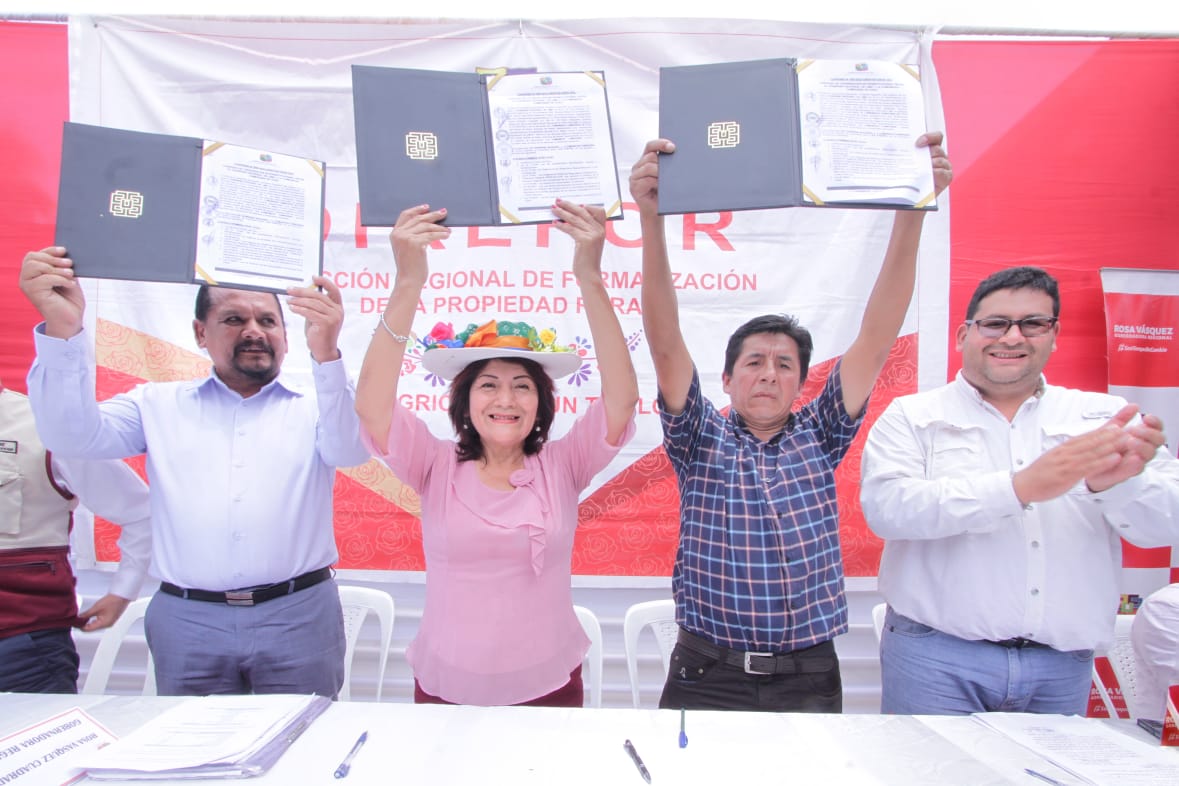 Gobernadora Rosa Vásquez cumple con entregar 108 títulos de propiedad rural en la provincia de Huaral
