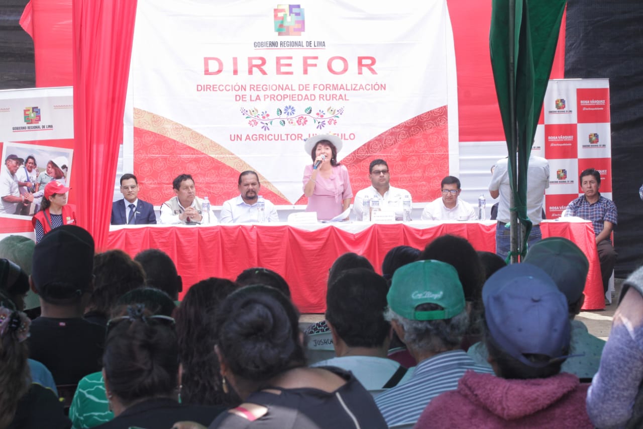 Gobernadora Rosa Vásquez cumple con entregar 108 títulos de propiedad rural en la provincia de Huaral
