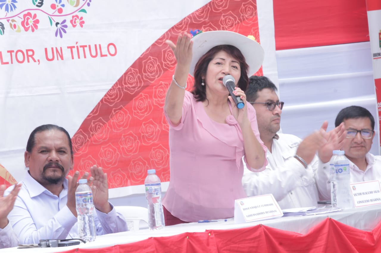 Gobernadora Rosa Vásquez cumple con entregar 108 títulos de propiedad rural en la provincia de Huaral