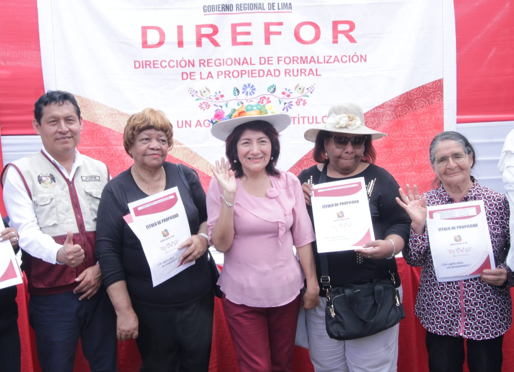 Gobernadora Rosa Vásquez cumple con entregar 108 títulos de propiedad rural en la provincia de Huaral