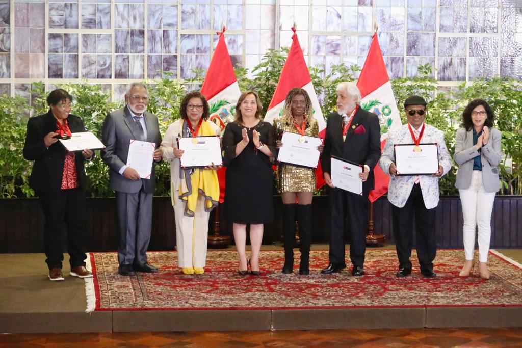 Presidenta de la República entrega distinción de Personalidad Meritoria de la Cultura a reconocidos cantantes y cultores del criollismo