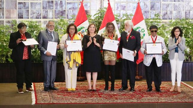 Presidenta de la República entrega distinción de Personalidad Meritoria de la Cultura a reconocidos cantantes y cultores del criollismo