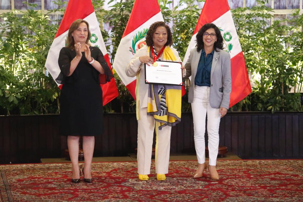 Presidenta de la República entrega distinción de Personalidad Meritoria de la Cultura a reconocidos cantantes y cultores del criollismo