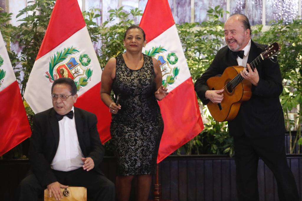 Presidenta de la República entrega distinción de Personalidad Meritoria de la Cultura a reconocidos cantantes y cultores del criollismo