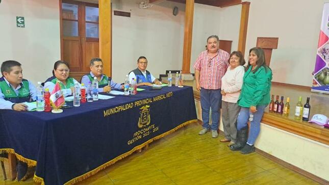 Un nuevo día de exposiciones de planes de negocio se desarrolló en el Centro Cultural Santo Domingo, donde justificaron sus propuesta las siguientes empresas: “Servicios Generales Villa Mar” y “Motor Sur” de la cadena productiva servicio automotriz, “Kadivan SCRL” y “Movill SAC”. de la cadena productiva agua, “grupo Valdaro” de gastronomía, “Asociación de soldadores de California”, “Agroindustrias Colana” y “El Mocho” de la cadena productiva vid, “Inversiones Torata” de pitahaya, y “Asociación Valle del Mañana” de la cadena productiva avícola.