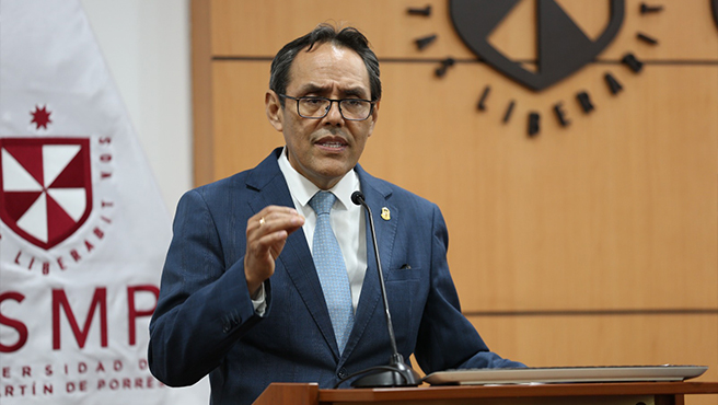 El magistrado del TC, Helder Domínguez Haro, quien ocupa el cargo de director general del CEC, aseguró que el quehacer interpretativo tiene en la norma jurídica, llámese Constitución, su punto de partida.