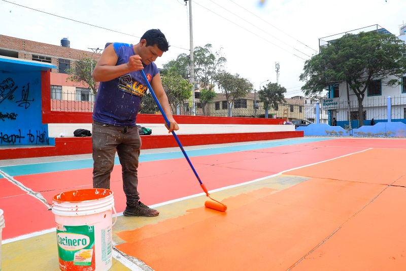 Los espacios recreativos y deportivos reciben limpieza, mantenimiento y el pintado de su infraestructura.  