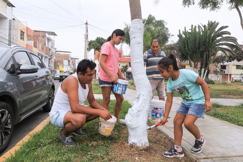 Los niños son los más entusiastas en participar en estas jornadas de recuperación de la belleza de nuestros espacios públicos.