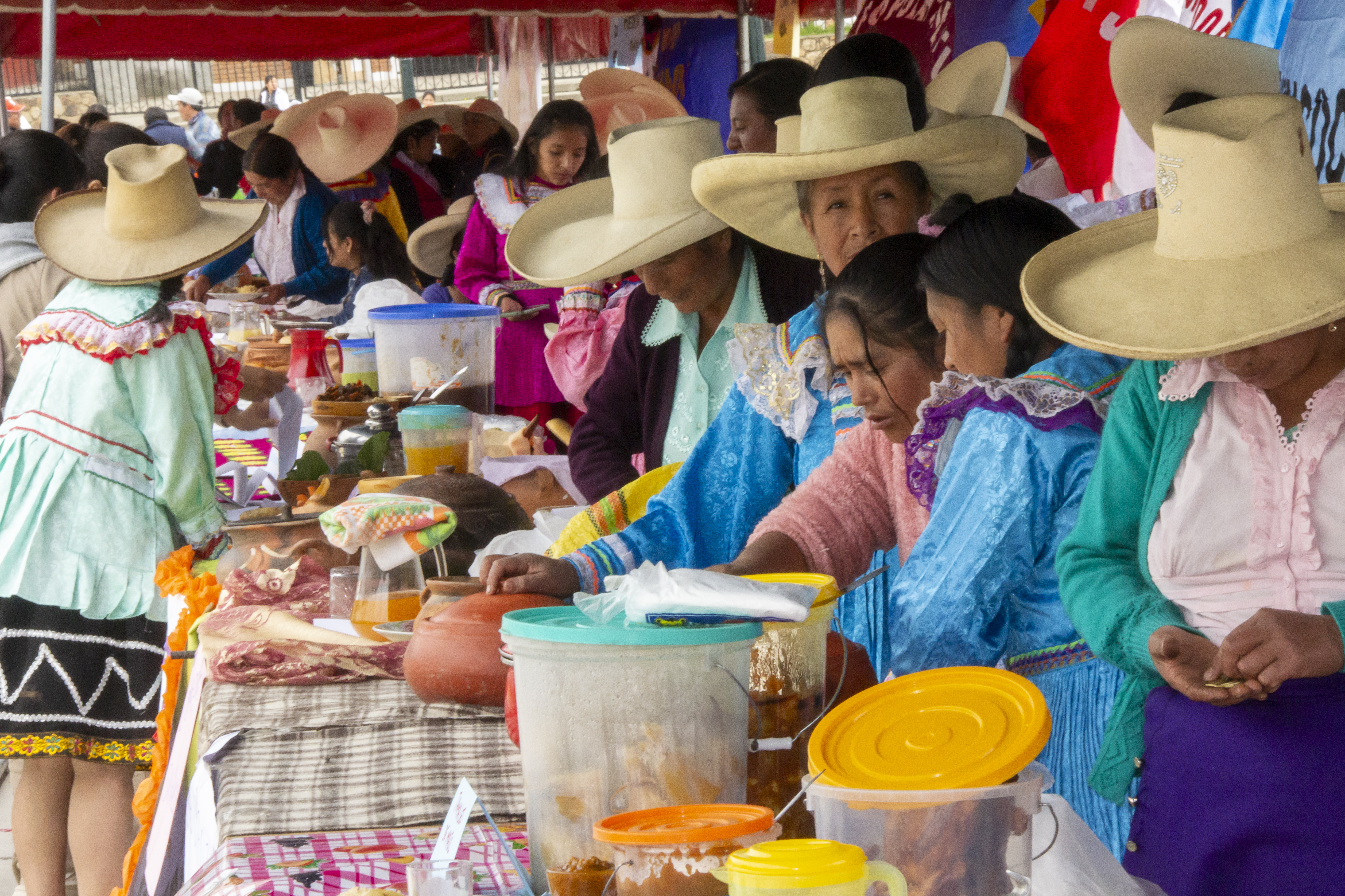 Fotografía del evento del concurso de nutrición donde aparecen los participantes.