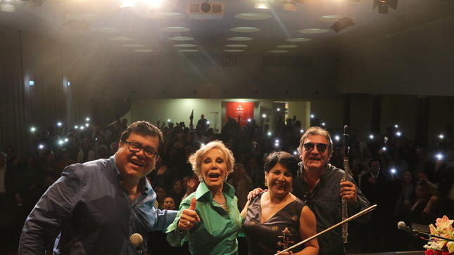 Concierto en Frankfurt de cantante peruana Cecilia Bracamonte