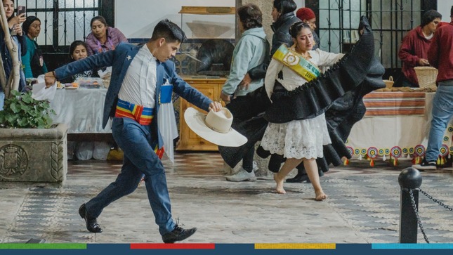 La Municipalidad Provincial de Cajamarca, a través de la gerencia de Turismo y Cultura, realizó una actividad por el día de la canción criolla para el deleite y disfrute de decenas de cajamarquinos que se dieron cita en el Centro Cultural Municipal Miguel Espinach. 🎶
✅En una noche llena de peruanidad, primero tuvimos el concurso de disfraces alusivos a la tradición de cuentos, mitos y tradiciones cajamarquinas. Ademas, tuvimos la presentación del marco musical "Perú Criollo" que puso a bailar a todo el público asistente, animando la noche los elencos de la Escuela Taller San Antonio de Cajamarca y la academia de marinera norteña "A y D Tradición". 
🫕Agradecemos también a todos las empresas o pequeños emprendimientos que brindaron lo mejor de nuestra gastronomía peruana. 
¡𝗙𝗲𝗹𝗶𝘇 𝗗𝗶́𝗮 𝗱𝗲 𝗹𝗮 𝗖𝗮𝗻𝗰𝗶𝗼́𝗻 𝗖𝗿𝗶𝗼𝗹𝗹𝗮! 
