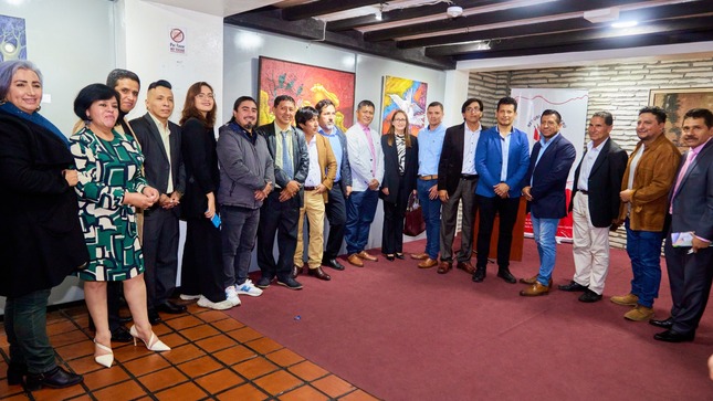 Artistas plásticos peruanos presentes en Exposición Binacional de Pintura en Loja - Ecuador