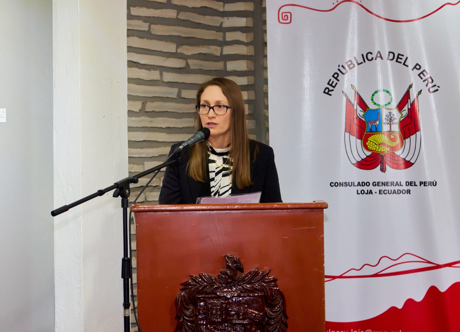Artistas plásticos peruanos presentes en Exposición Binacional de Pintura en Loja - Ecuador