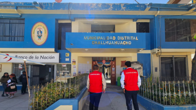 La Contraloría General alertó que servidores de la Municipalidad Distrital de Challhuahuacho elaboraron de manera irregular las especificaciones técnicas y las bases estándar para la adquisición de dos ambulancias rurales tipo II para el establecimiento de salud de Challhuahuacho, lo cual afectaría la transparencia y libertad de concurrencia de los postores en el procedimiento de selección.