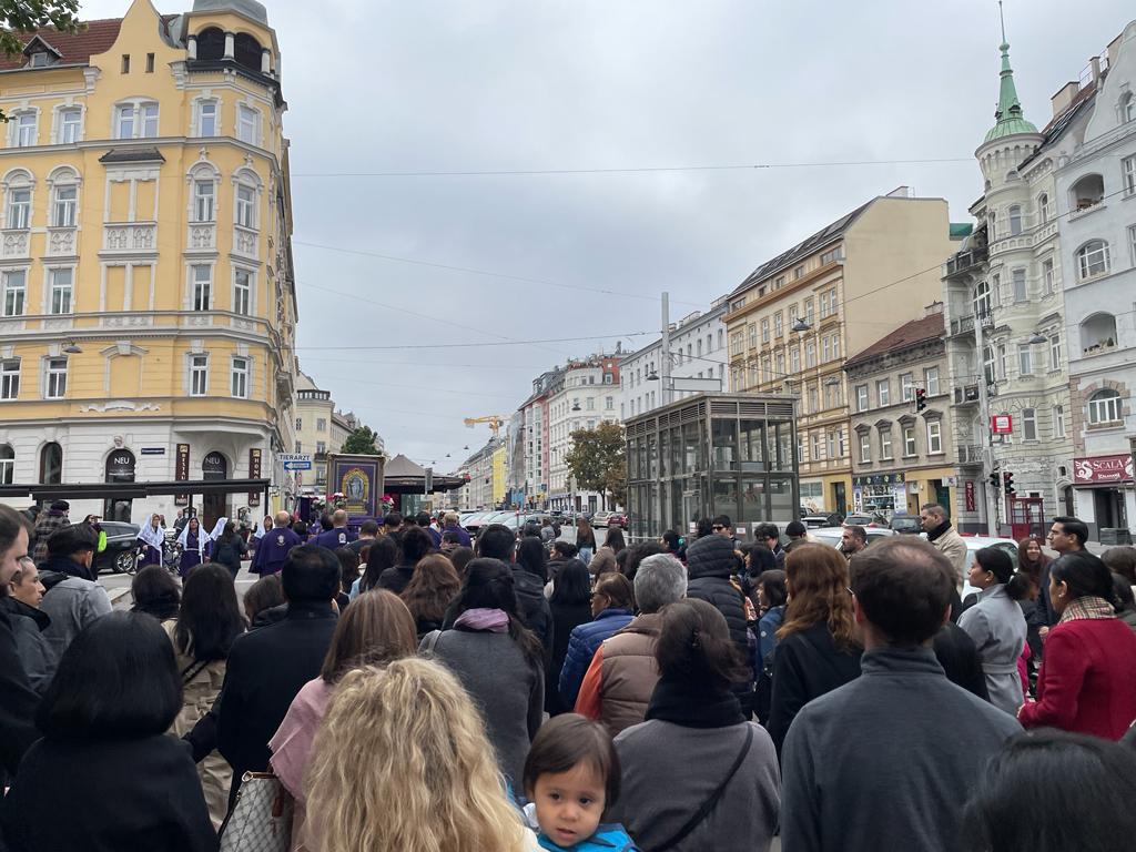 Homenaje al Señor de los Milagros en Viena