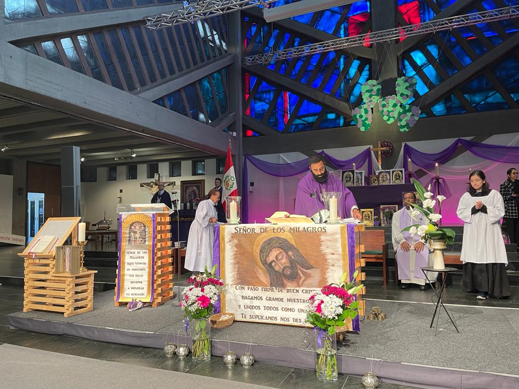 Homenaje al Señor de los Milagros en Viena