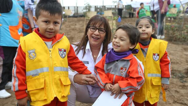 IEI 652-17 Capullito participo de la cruzada verde escolar con ministra de educación y de ambiente
