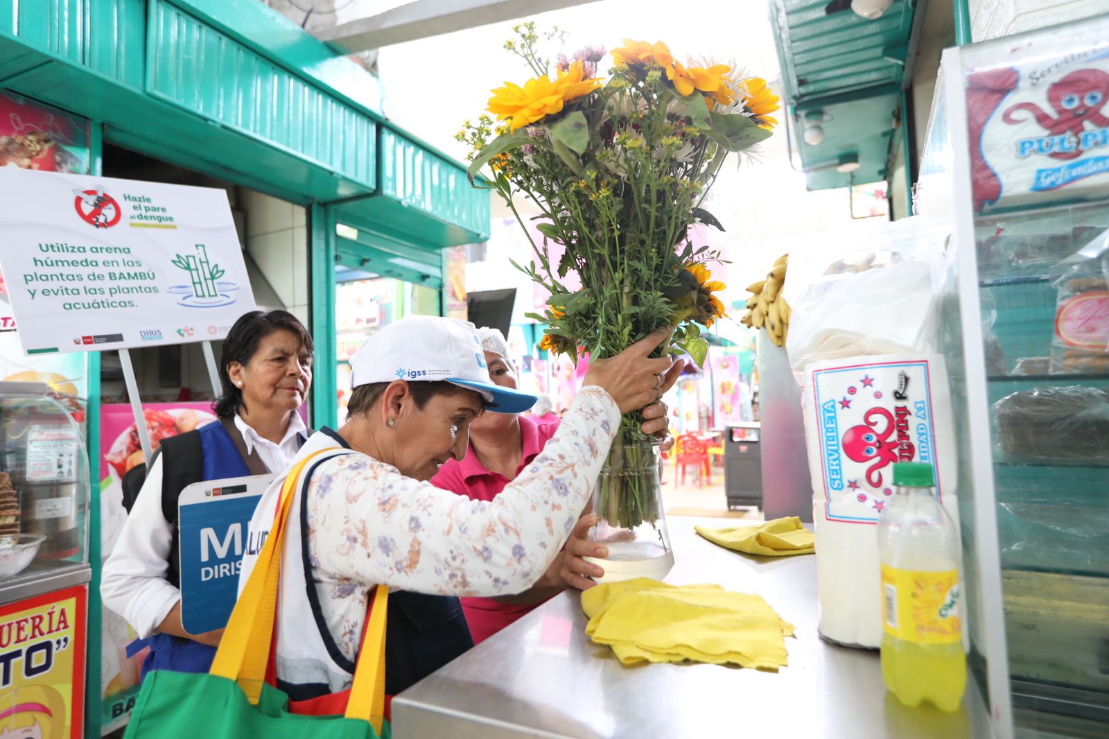 Visita a Mercados de Flores por prevención del dengue - 1