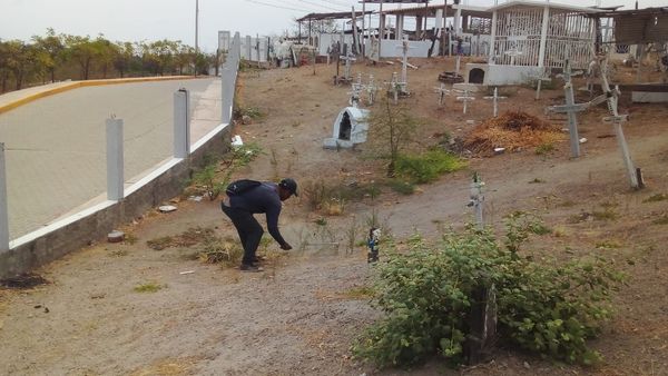Continúan Con Limpieza Y Corte De Maleza En Cementerio De Marcavelica