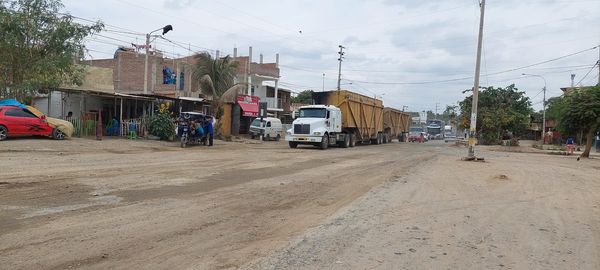 Realizan Trabajos De Mantenimiento En Vía Sullana Mallaritos.