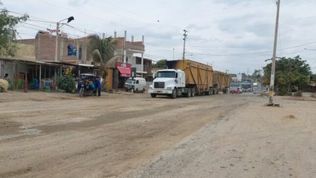 Realizan Trabajos De Mantenimiento En Vía Sullana Mallaritos.