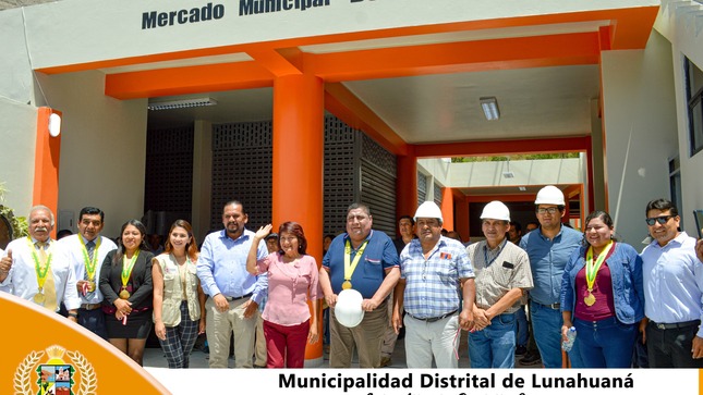 Ya es una realidad, con mucha alegría nuestro Alcalde Sr. Luis Alberto Conislla Jara en compañía de sus Regidores Sr. José Miguel Sánchez Sánchez, Srta. Irene Fiorella Nolazco Sánchez, Srta. Vicky Rubi Vicente de la Cruz, Sr. Manuel del Carpio Sanz, Gobernadora Regional de Lima Provincias Abg. Rosa Vasquez Cuadraro, Vicegobernador Regional Sr. Nicolas Barrera Moran, Subprefecta Distrital Srta. Karen Calderón Sánchez, Gerente Municipal Ing. Isaias Ravichagua Bejarano y nuestro Consejero Regional por Cañete Sr. José Antonio Caico Fernández. Participaron de la inauguración del Mercado Municipal que se encuentra ubicado en el Jr. Bolivar.
 Durante su alocución, el burgomaestre distrital, señalo que esta obra que se está inaugurando pertenece al FINVER del año 2021, teniendo una inversión 1,688,607.38 soles. De la misma manera manifestó a la población que la obra del local multiusos pertenece al FINVER 2022, venimos trabajando por el bienestar de nuestra jurisdicción. 
Por otro lado, Conislla Jara, indico que están próximos en adquirir un tractor municipal que servirá para el apoyo de nuestros agricultores, aproximadamente en 15 días ya debemos de contar con el camión cisterna. Seguidamente, como es de costumbre, se procedió a romper el champang y a develar la placa recordatoria siendo los padrinos la Gobernadora Regional de Lima y el Vicegobernador. 

#EnGestionChavelonEsLaSolucion

#EsUnaRealidadMercadoMuncipal