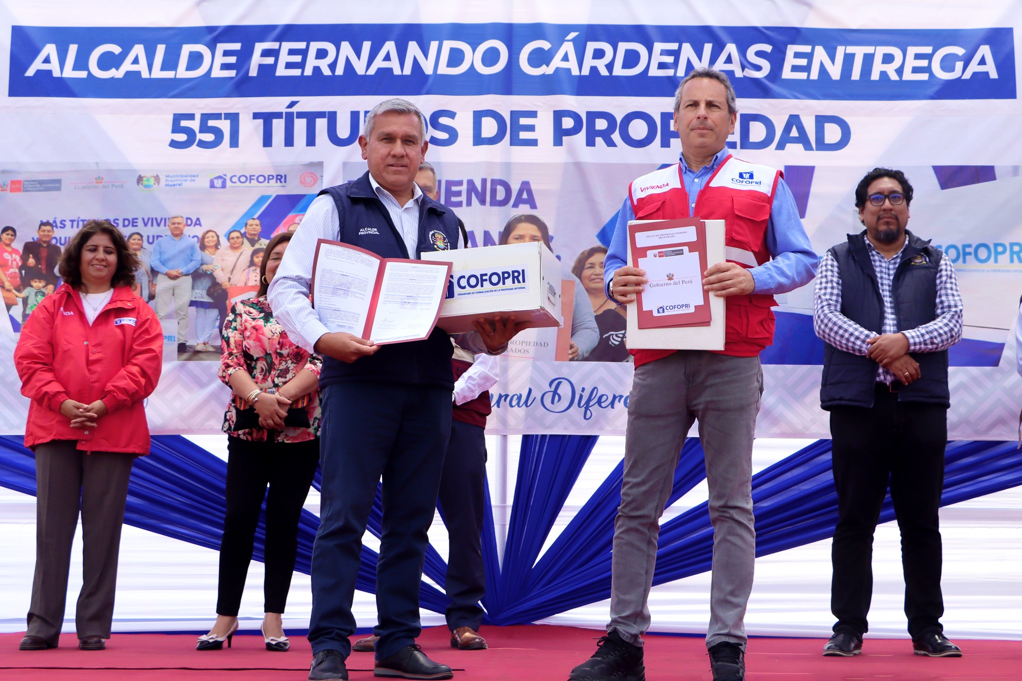 Alcalde Fernando Cárdenas entregó títulos de propiedad a 551 familias de nuestra provincia